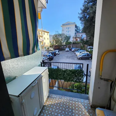 Δωμάτια σε οικογενειακή κατοικία Sorrento's Holidays
