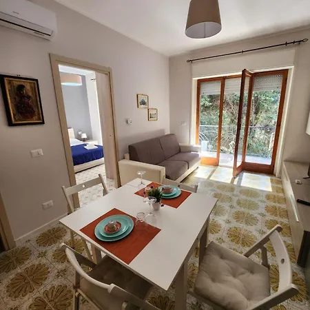 Δωμάτια σε οικογενειακή κατοικία Sorrento's Holidays Σορέντο
